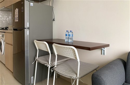 Foto 14 - Cozy And High Floor 1Br At Sedayu City Suites Kelapa Gading Apartment