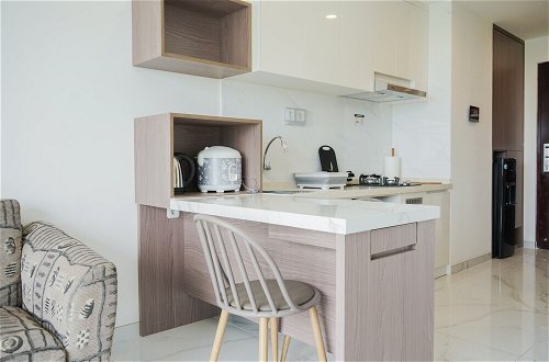 Photo 18 - Homey And Cozy Living 2Br At Sky House Bsd Apartment