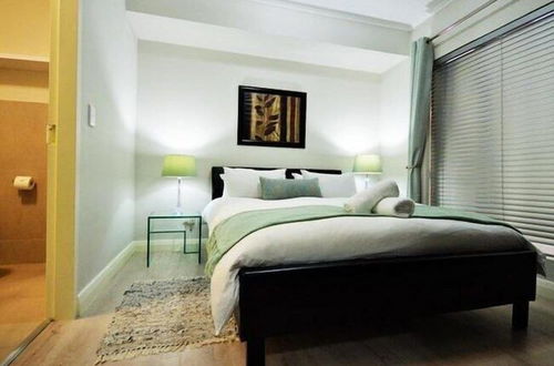 Photo 4 - Century City Boutique Apartments