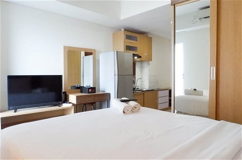 Foto 14 - Serene Exclusive Modern Studio Apartment At Grand Sungkono Lagoon