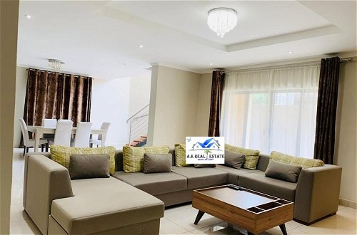 Photo 19 - Executive 3 Bedroomed Fully Furnished Apartment for Rent in Salama Park