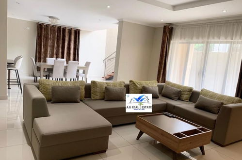 Foto 17 - Executive 3 Bedroomed Fully Furnished Apartment for Rent in Salama Park