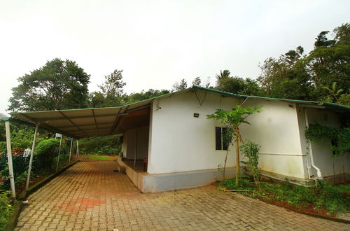 Foto 21 - OYO 15200 Home Cozy Stay Hill Top Madikeri