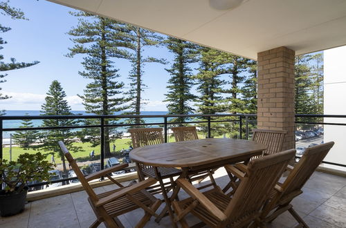 Photo 11 - Manly Beachfront Apartment