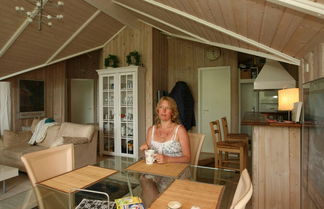 Photo 1 - 6 Person Holiday Home in Dronningmolle