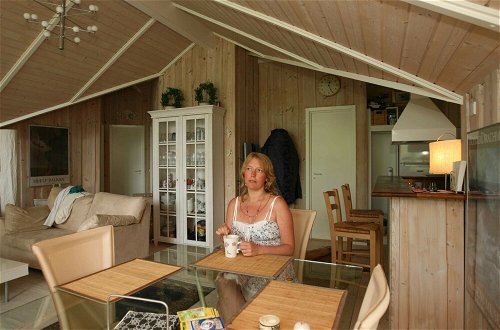 Photo 7 - 6 Person Holiday Home in Dronningmolle