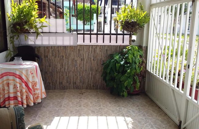 Room in Guest Room - Green Sea Villa Helen Inn - Kilometer 4 Circunvalar - Foto 16