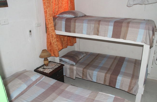 Room in Guest Room - Green Sea Villa Helen Inn - Kilometer 4 Circunvalar - Foto 2