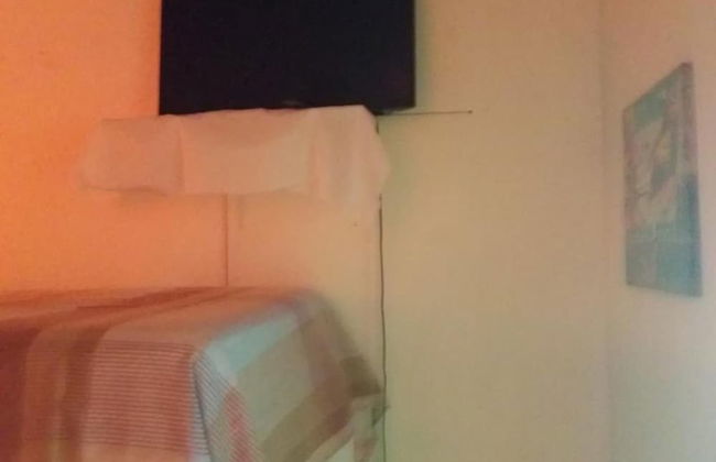 Room in Guest Room - Green Sea Villa Helen Inn - Kilometer 4 Circunvalar - Foto 9