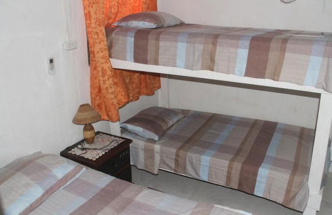 Room in Guest Room - Green Sea Villa Helen Inn - Kilometer 4 Circunvalar - Foto 1