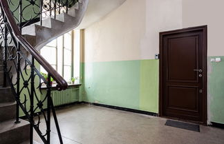 Photo 2 - Apartment Swietojanska Warsaw by Renters