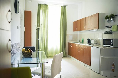 Photo 8 - Louisa Apartment