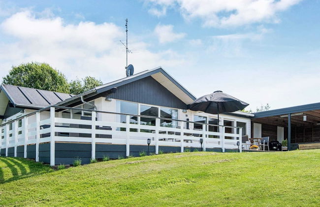 8 Person Holiday Home in Allingabro - Foto 1