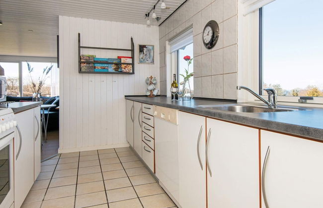 8 Person Holiday Home in Allingabro - Foto 14
