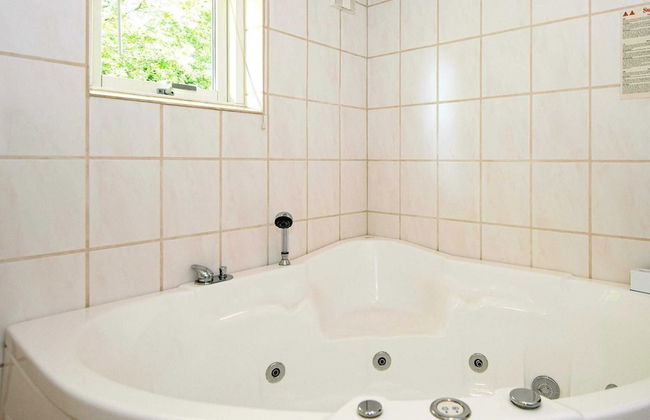 8 Person Holiday Home in Allingabro - Foto 3