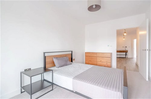 Photo 2 - Modern 2 Bedroom Flat in Hackney