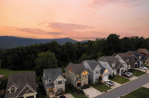 Photo 8 - Sweetgum by Avantstay Black Mountain Retreat w/ Covered Deck