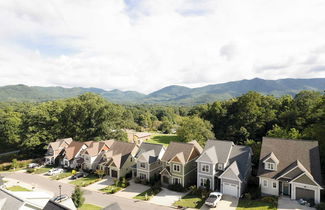 Photo 3 - Sweetgum by Avantstay Black Mountain Retreat w/ Covered Deck