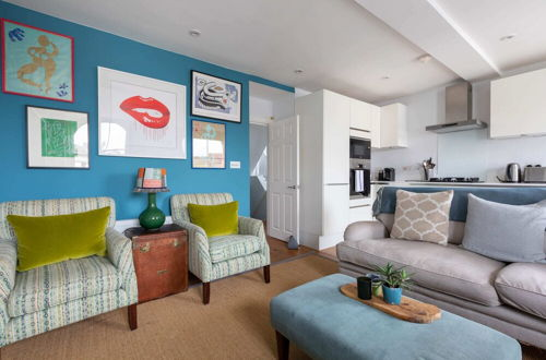 Photo 29 - Spacious 3 Bedroom in Notting Hill With Balcony