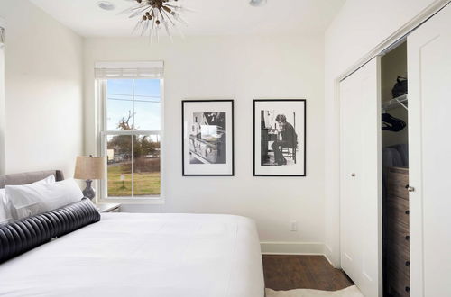 Photo 5 - Hart Suite 5 by Avantstay Gorgeous Town House w/ Modern Amenities in Nashville