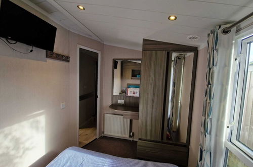 Photo 23 - Beautiful 3-bed Caravan at Rockley Park Poole