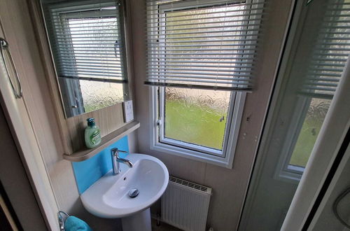 Photo 17 - Beautiful 3-bed Caravan at Rockley Park Poole