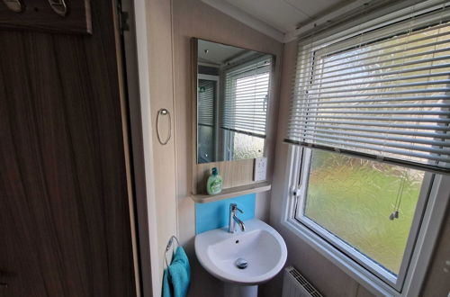 Photo 15 - Beautiful 3-bed Caravan at Rockley Park Poole