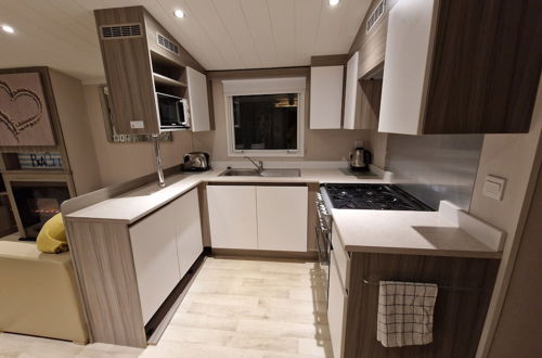 Photo 11 - Beautiful 3-bed Caravan at Rockley Park Poole