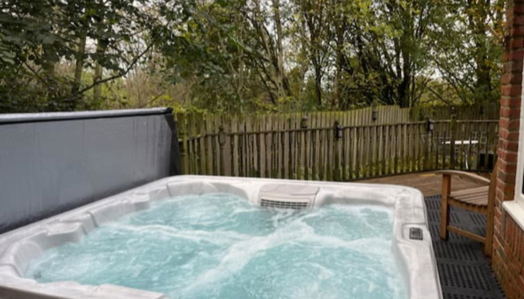 Foto 1 - Beautiful 2 Bed Apt With Hot Tub in Blaydon Burn