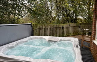 Foto 1 - Beautiful 2 Bed Apt With Hot Tub in Blaydon Burn