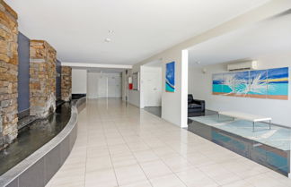 Photo 2 - Pool View City Centre Apartment 202