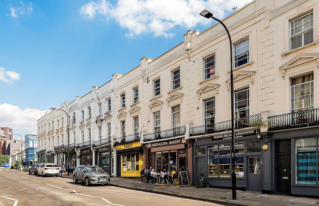 Maida Vale Traditions - Photo 1