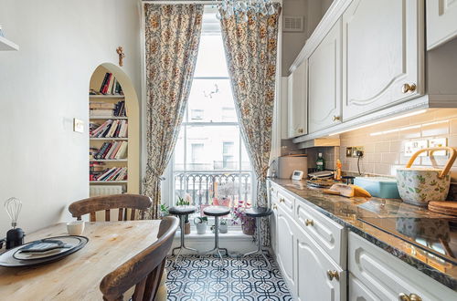 Photo 6 - Charming one Bedroom Flat Near Maida Vale by Underthedoormat