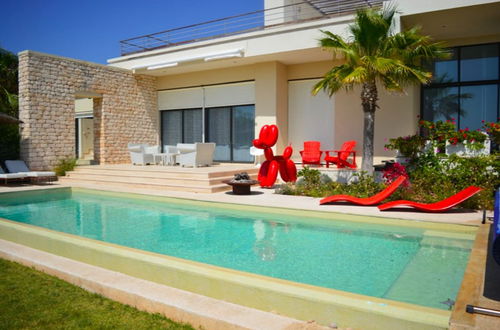 Foto 1 - Magnificent 4 Bedroom Villa With Swimming Pool