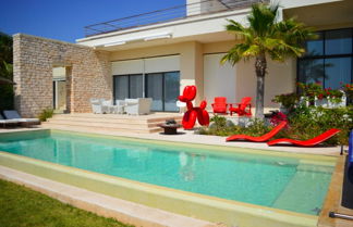 Foto 1 - Magnificent 4 Bedroom Villa With Swimming Pool