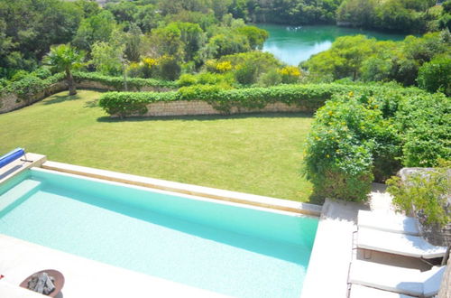 Photo 26 - Magnificent 4 Bedroom Villa With Swimming Pool