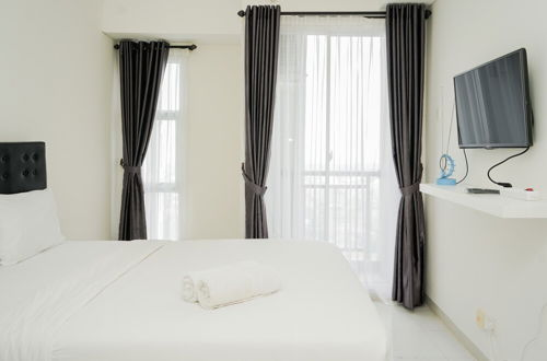 Photo 15 - Great Deal Studio Room At Serpong Greenview Apartment