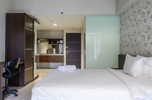 Foto 1 - Classic Modern Studio Room Apartment at The Square Surabaya