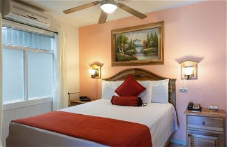 Foto 1 - Prado Inn & Suites