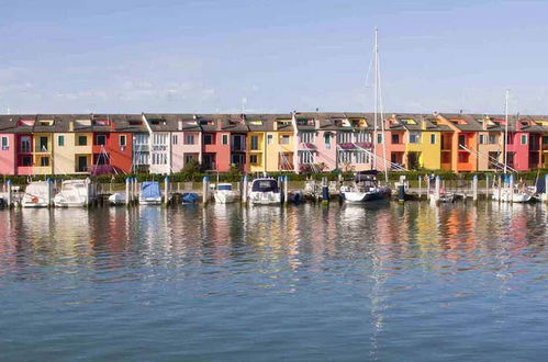 Photo 16 - Lovely Flat With Balcony and Shared Swimming Pool