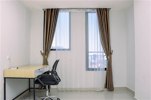 Photo 10 - Cozy Studio with Single Bed at Evenciio Margonda Apartment