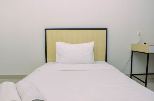 Photo 1 - Cozy Studio with Single Bed at Evenciio Margonda Apartment