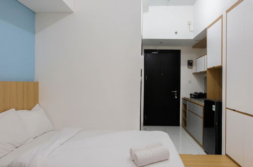 Photo 3 - Modern and Furnished Studio Casa de Parco Apartment