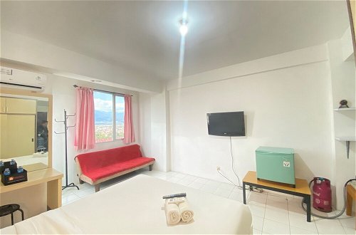 Foto 7 - Spacious Studio Room with Sofa Bed at Emerald Towers Apartment
