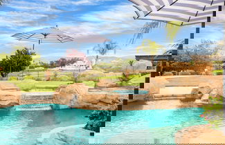 Foto 3 - Secluded Estate Exclusive Views of Wine Country + Private Home Theater Twilight Vines by Avantstay