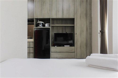 Photo 14 - Comfy and Stylish Studio Apartment at B Residence