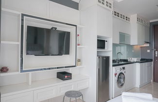 Photo 2 - Comfy and Wonderful Studio Menteng Park Apartment