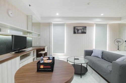 Foto 12 - Elegant and Comfy Studio Azalea Suites Apartment Cikarang