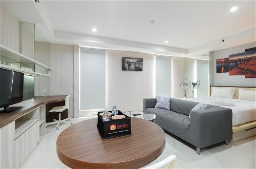 Photo 11 - Elegant and Comfy Studio Azalea Suites Apartment Cikarang