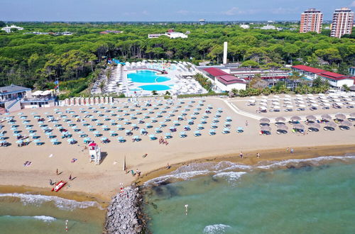 Foto 15 - Spacious Apartment With Terrace in a Quiet Area in the Centre of Lignano Pineta